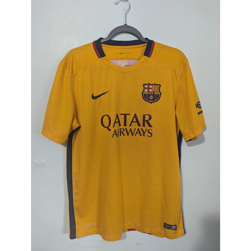 Barcelona Messi 2015/16 Away Jersey Men’s Large Yellow Red Shirt - Picture 2 of 4